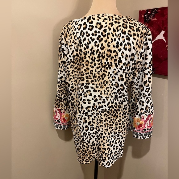 SAVANNA JANE Floral Embroidered Leopard Bell Sleeve Tunic Top - Large - Picture 5 of 9